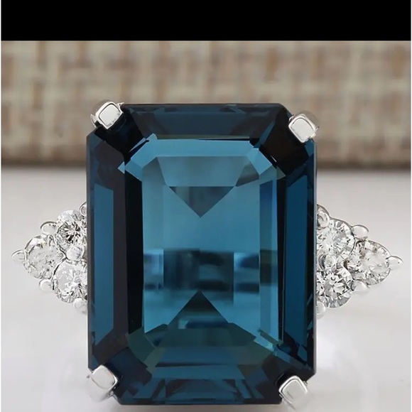 Vintage Ring Inlaid Waterish Rectangular Gemstone Symbol Of Elegance And Beauty - Picture 3 of 4